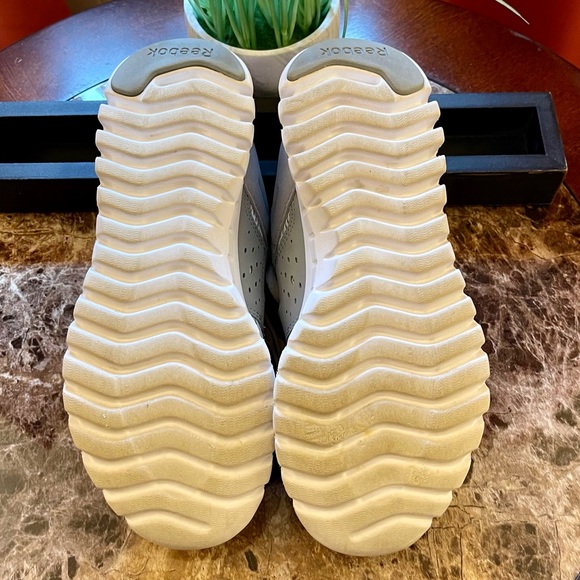 Women's Reebok Sublite Cross Training Running Shoes Gray Neon Orange 7.5 - Picture 4 of 5